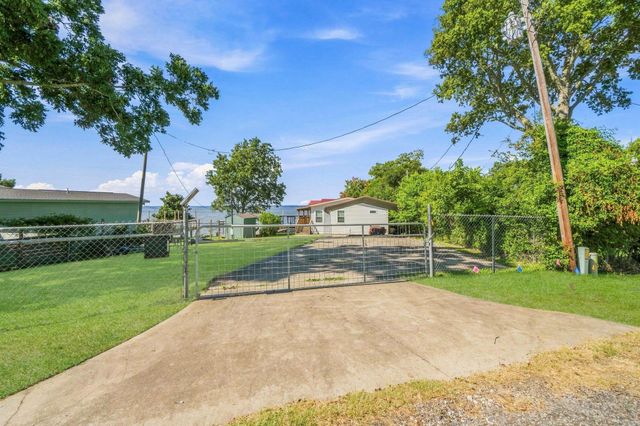 298 Nugent Drive, Livingston, TX 77351