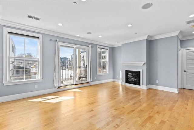 37 P St 3, Boston, MA 02127