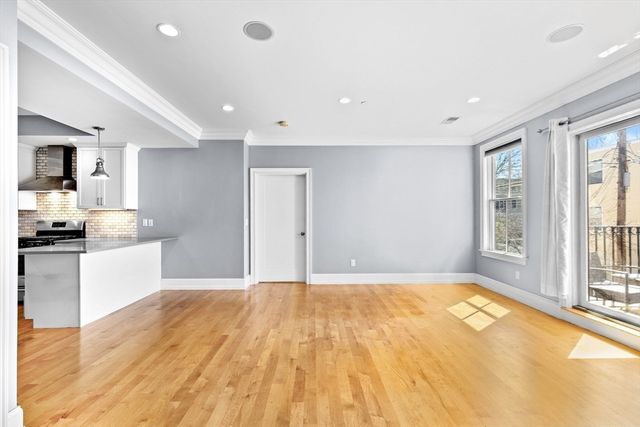 37 P St 3, Boston, MA 02127