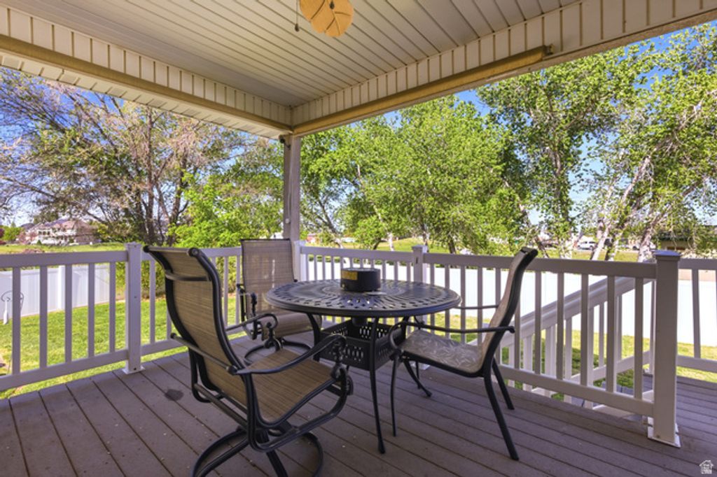 Image 4 of property listing at 3648 TROON DR, Syracuse, UT 84075
