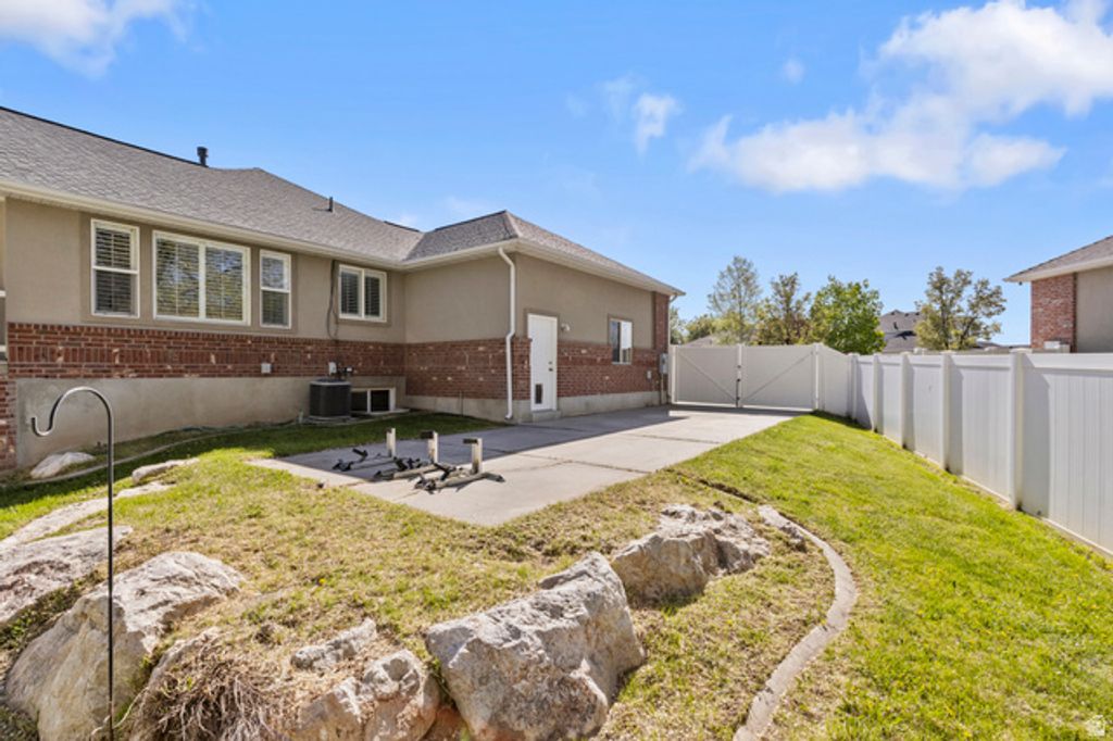 Image 31 of property listing at 3648 TROON DR, Syracuse, UT 84075