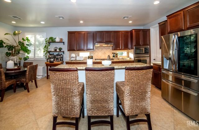 5308 Aurora Way, Bakersfield, CA 93306