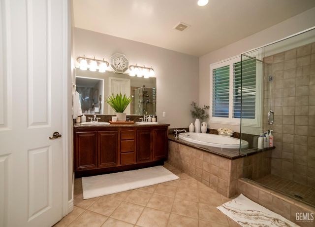 5308 Aurora Way, Bakersfield, CA 93306