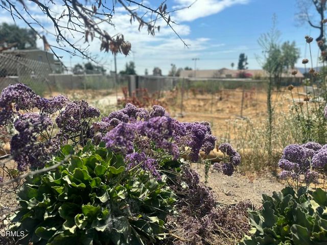 102 W Poppyfields Drive, Altadena, CA 91001