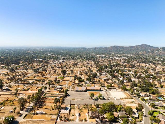 102 W Poppyfields Drive, Altadena, CA 91001