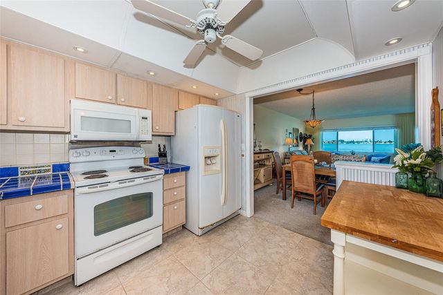 4750 COVE CIRCLE 303, St Petersburg, FL 33708