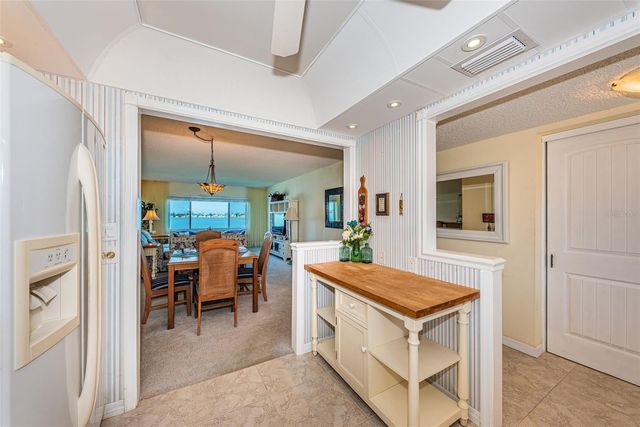 4750 COVE CIRCLE 303, St Petersburg, FL 33708
