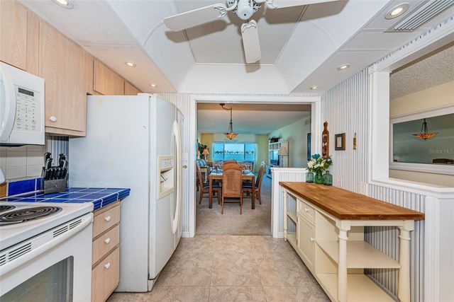 4750 COVE CIRCLE 303, St Petersburg, FL 33708