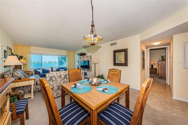 4750 COVE CIRCLE 303, St Petersburg, FL 33708