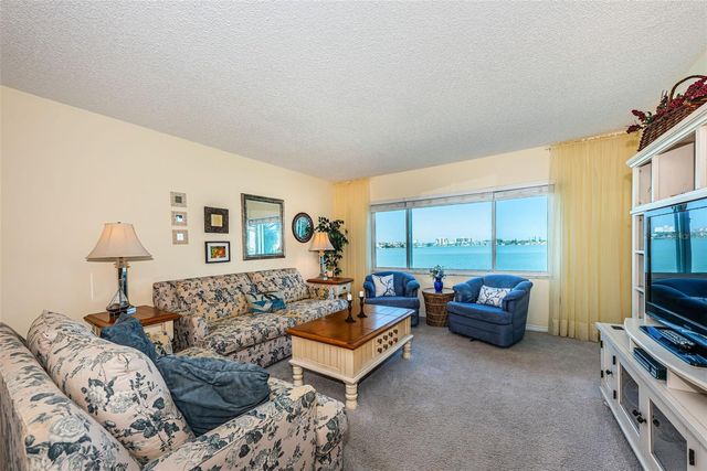 4750 COVE CIRCLE 303, St Petersburg, FL 33708