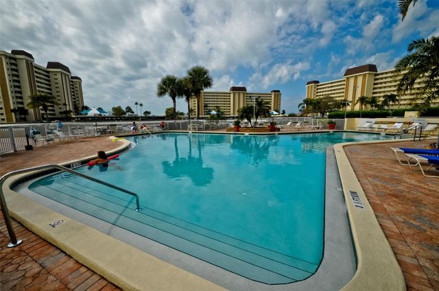 4750 COVE CIRCLE 303, St Petersburg, FL 33708