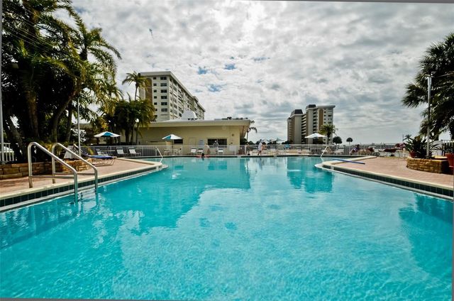 4750 COVE CIRCLE 303, St Petersburg, FL 33708