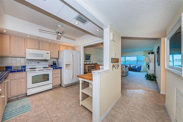 4750 COVE CIRCLE 303, St Petersburg, FL 33708