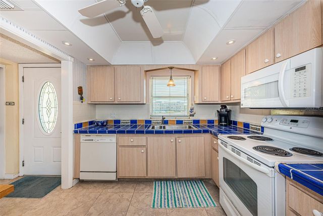 4750 COVE CIRCLE 303, St Petersburg, FL 33708