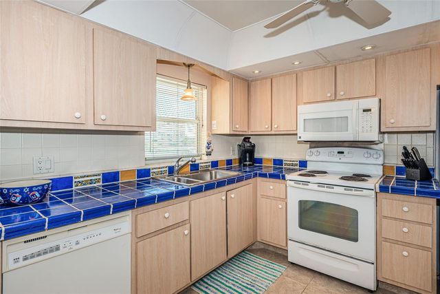 4750 COVE CIRCLE 303, St Petersburg, FL 33708