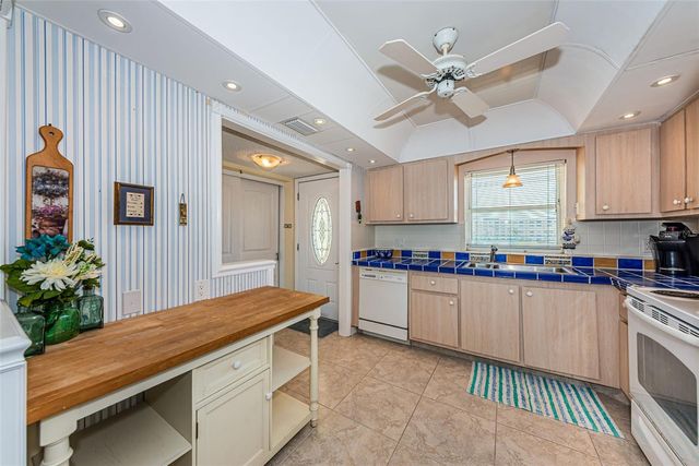 4750 COVE CIRCLE 303, St Petersburg, FL 33708