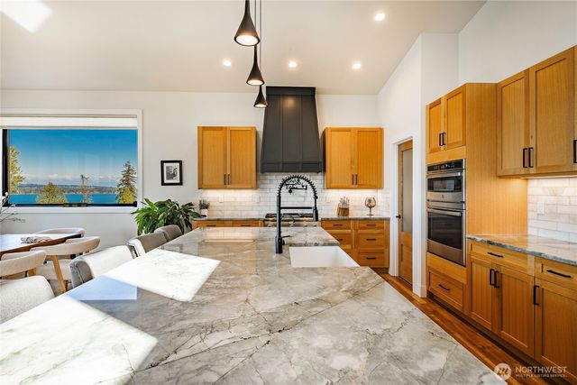 5442 Goldfinch Way, Blaine, WA 98230