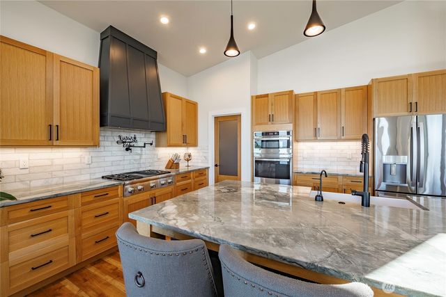 5442 Goldfinch Way, Blaine, WA 98230