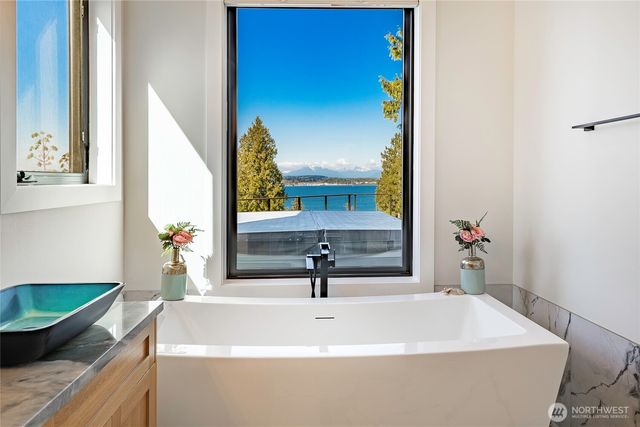 5442 Goldfinch Way, Blaine, WA 98230
