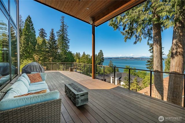 5442 Goldfinch Way, Blaine, WA 98230