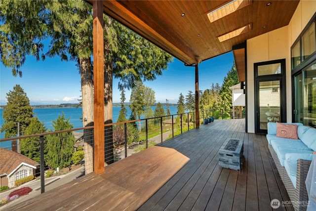 5442 Goldfinch Way, Blaine, WA 98230