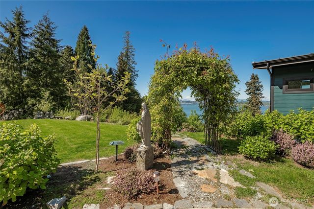 5442 Goldfinch Way, Blaine, WA 98230