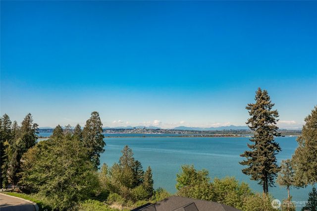 5442 Goldfinch Way, Blaine, WA 98230