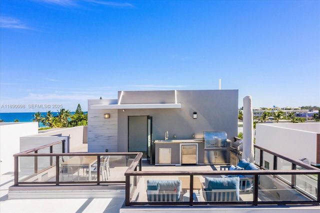 332 Balboa Street, Hollywood, FL 33019