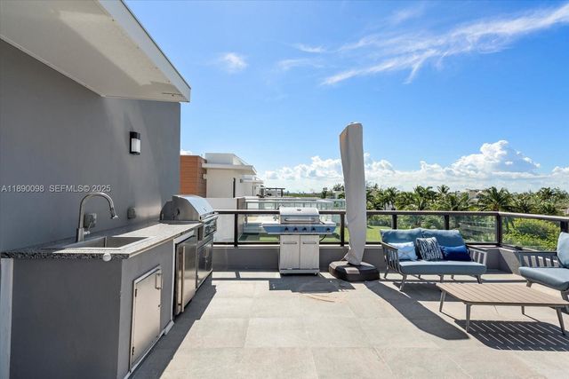 332 Balboa Street, Hollywood, FL 33019
