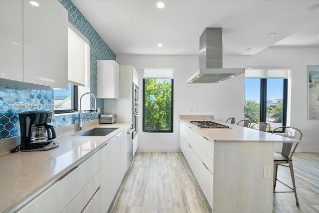 332 Balboa Street, Hollywood, FL 33019