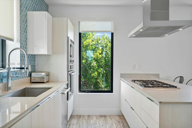 332 Balboa Street, Hollywood, FL 33019