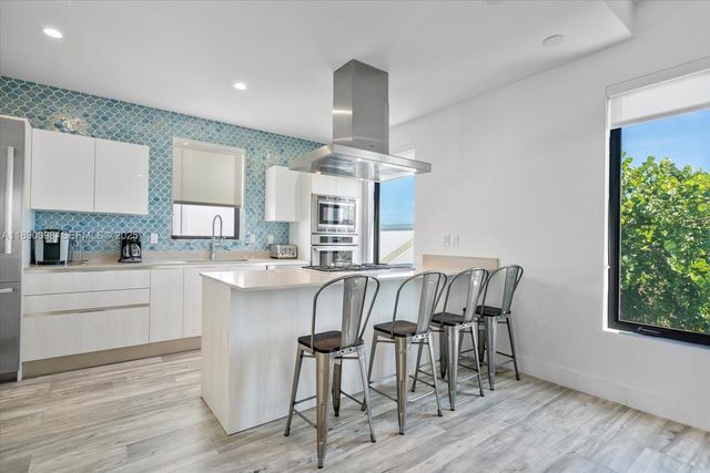 332 Balboa Street, Hollywood, FL 33019