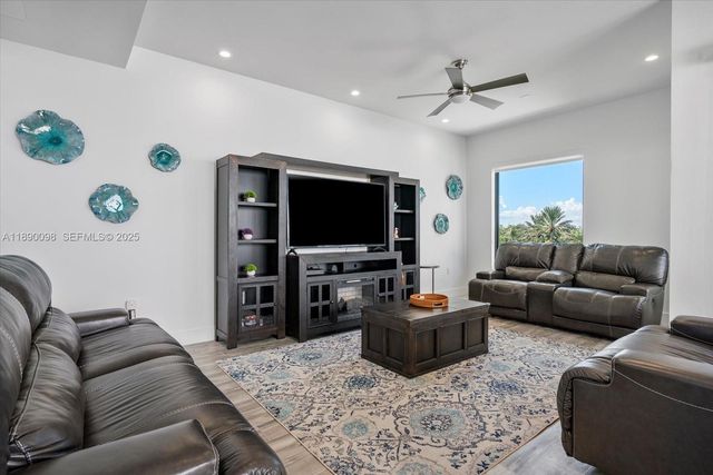 332 Balboa Street, Hollywood, FL 33019