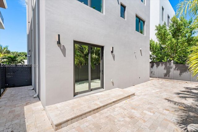 332 Balboa Street, Hollywood, FL 33019
