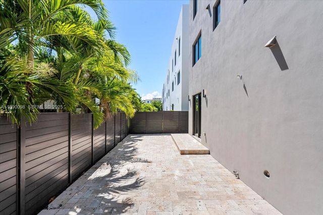 332 Balboa Street, Hollywood, FL 33019