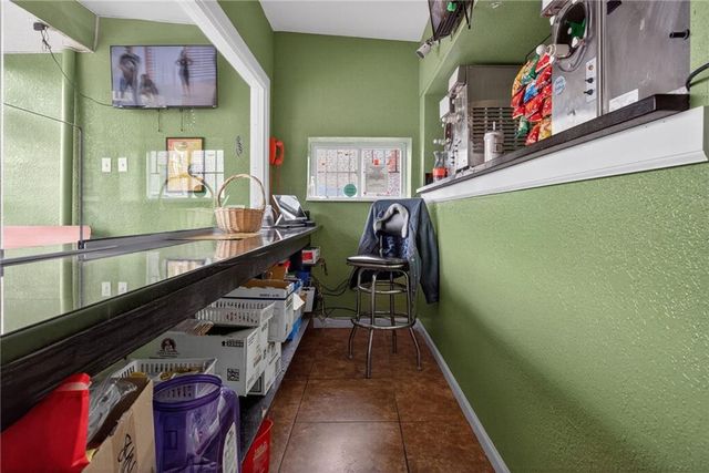 6836 Prospect Avenue, Kansas City, MO 64132