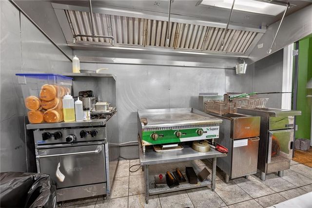 6836 Prospect Avenue, Kansas City, MO 64132