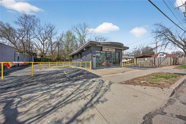 6836 Prospect Avenue, Kansas City, MO 64132