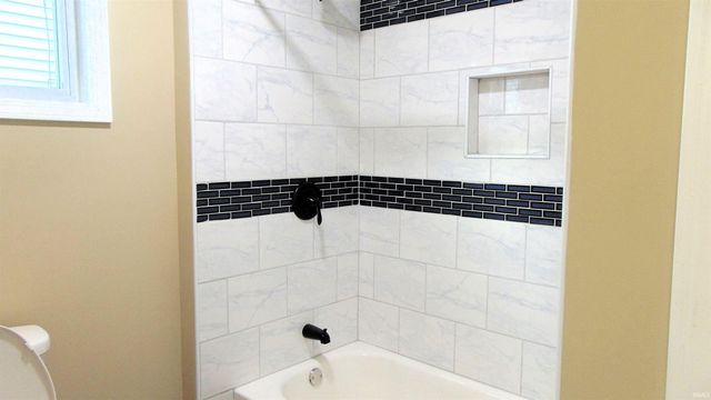 114 E Mill Street, Oakland City, IN 47660