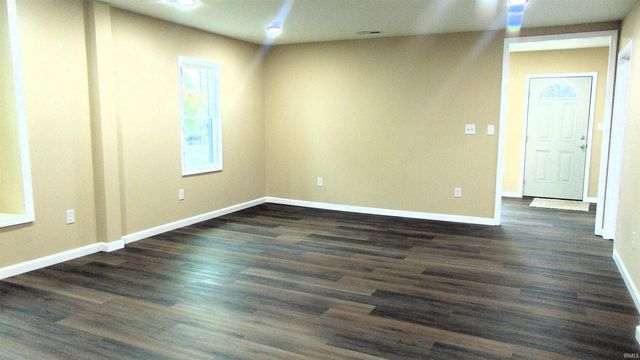 114 E Mill Street, Oakland City, IN 47660