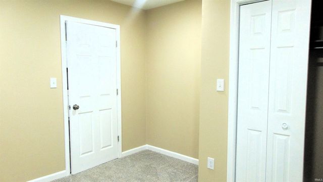 114 E Mill Street, Oakland City, IN 47660