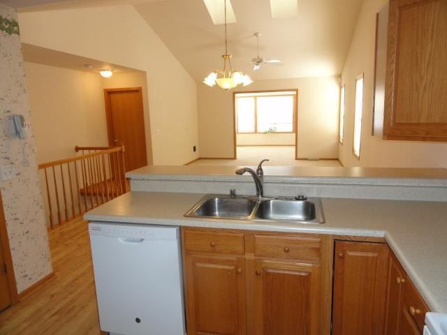 607 Malvern Hill Dr, Madison, WI 53718