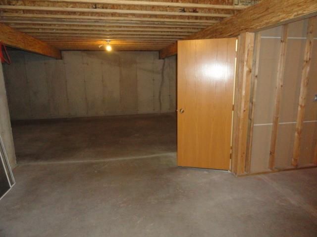 607 Malvern Hill Dr, Madison, WI 53718