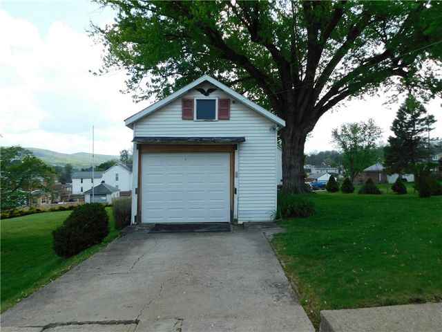 1207 W Crawford, Connellsville, PA 15425