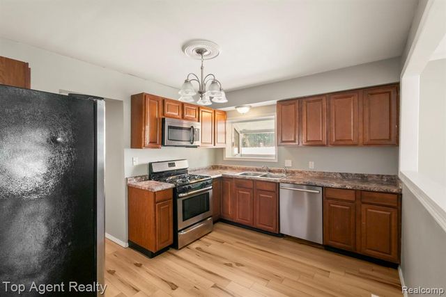 1200 Bangor Road, Waterford, MI 48328