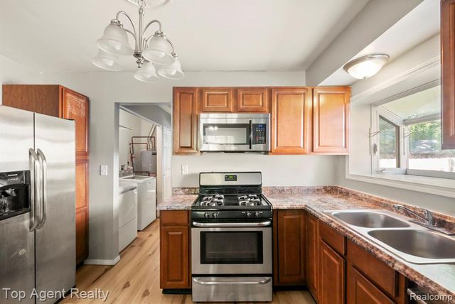 1200 Bangor Road, Waterford, MI 48328