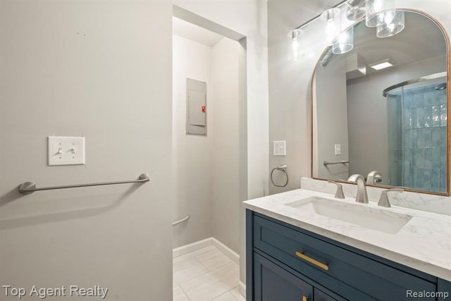 1200 Bangor Road, Waterford, MI 48328