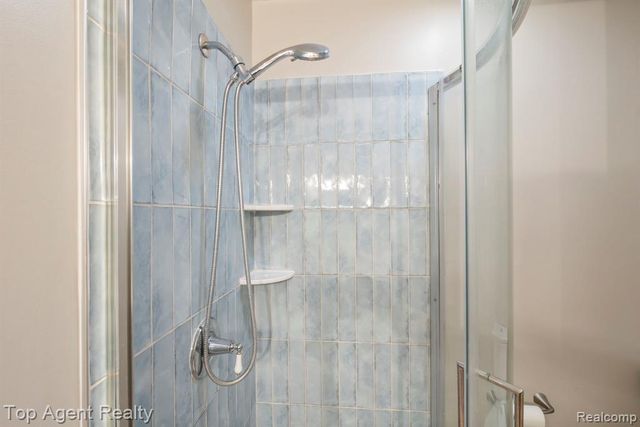 1200 Bangor Road, Waterford, MI 48328