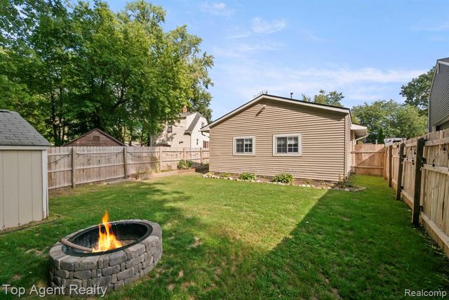 1200 Bangor Road, Waterford, MI 48328