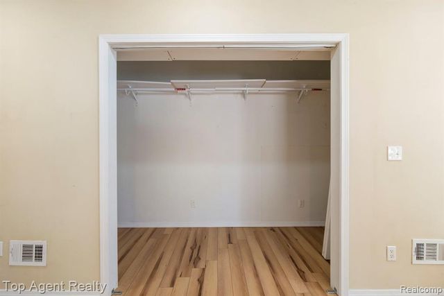 1200 Bangor Road, Waterford, MI 48328
